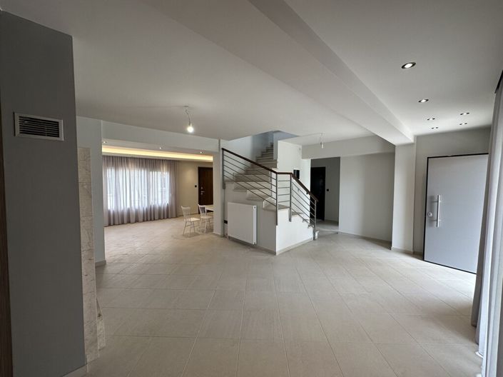 Image No.9-5 Bed Property for sale