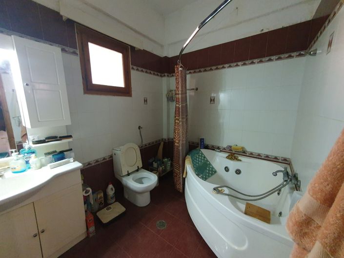 Image No.12-5 Bed Property for sale