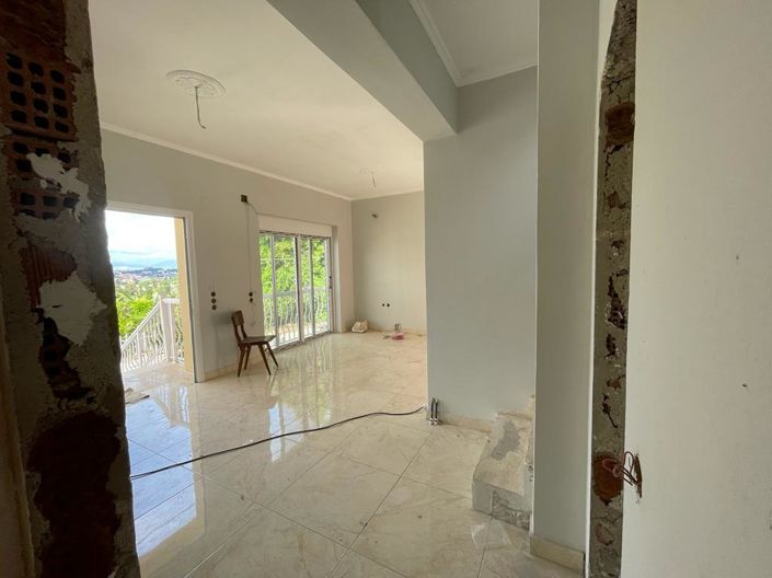 Image No.16-6 Bed Maisonette for sale