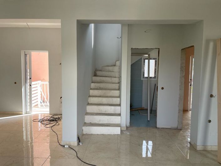 Image No.9-6 Bed Maisonette for sale