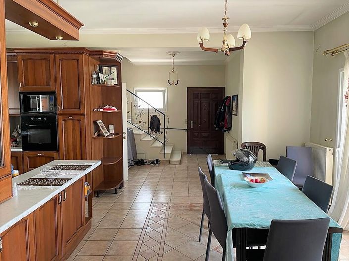 Image No.10-Propriété de 4 chambres à vendre à Karousades