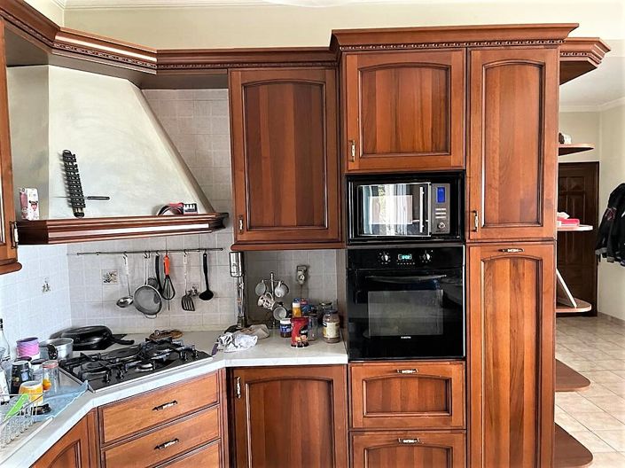 Image No.14-Propriété de 4 chambres à vendre à Karousades