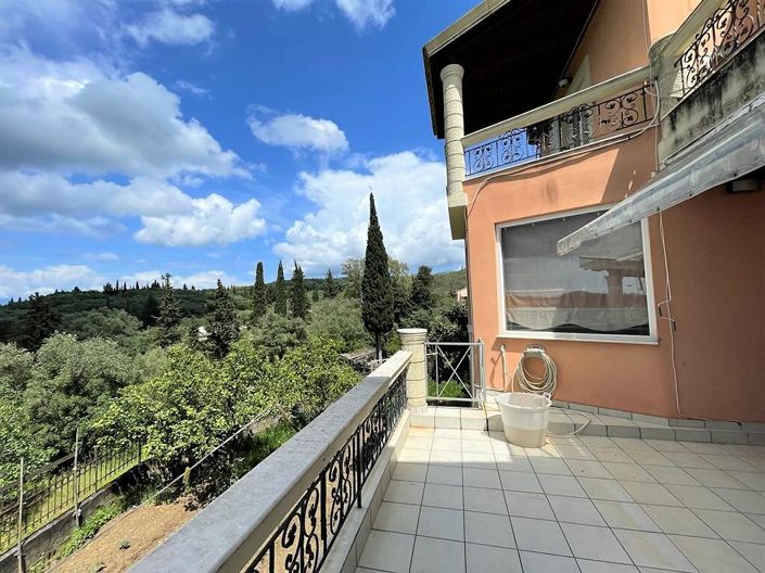 Image No.18-Propriété de 4 chambres à vendre à Karousades