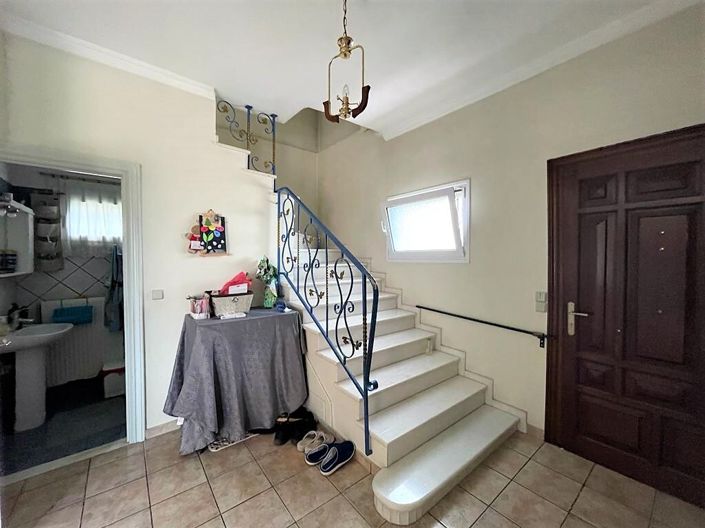 Image No.19-Propriété de 4 chambres à vendre à Karousades