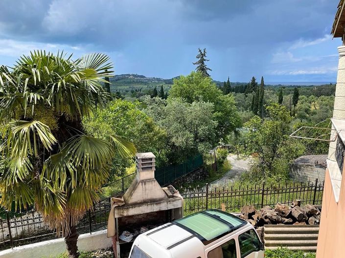 Image No.2-Propriété de 4 chambres à vendre à Karousades