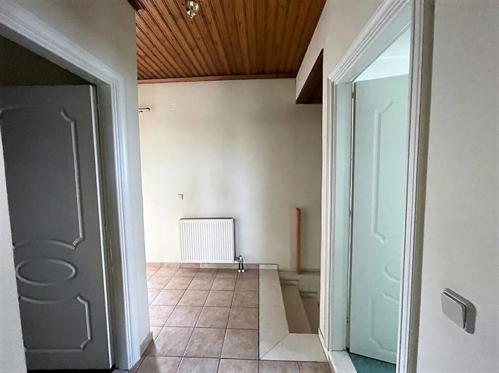 Image No.23-Propriété de 4 chambres à vendre à Karousades