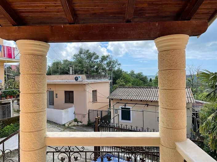 Image No.6-Propriété de 4 chambres à vendre à Karousades