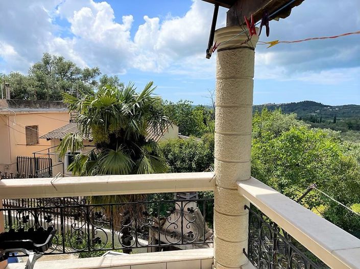 Image No.7-Propriété de 4 chambres à vendre à Karousades