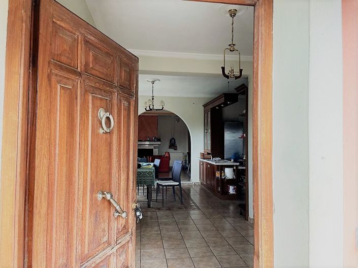 Image No.8-Propriété de 4 chambres à vendre à Karousades