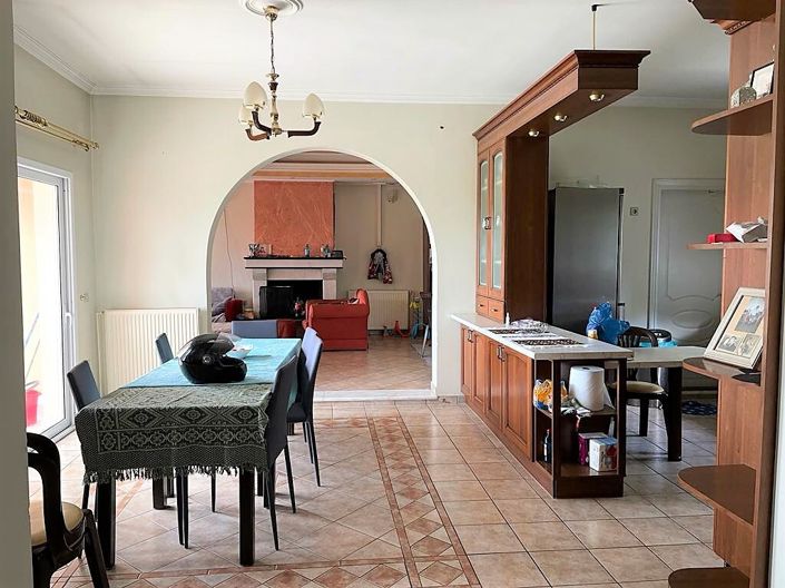 Image No.9-Propriété de 4 chambres à vendre à Karousades