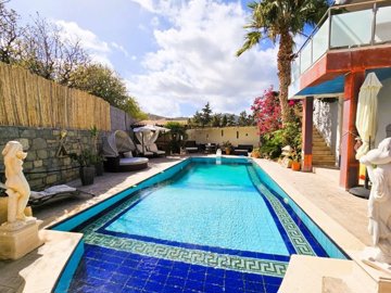 1 - Xirokampos, Villa