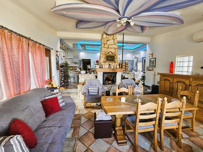 Image No.9-2 Bed Villa for sale