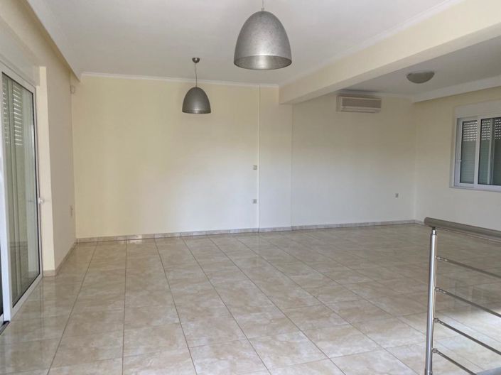 Image No.7-4 Bed Maisonette for sale