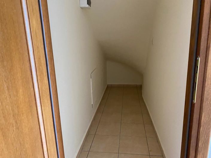 Image No.8-4 Bed Maisonette for sale