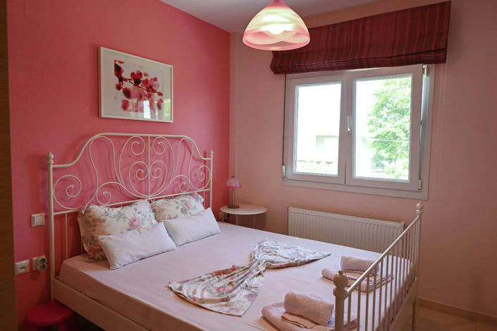 Image No.20-3 Bed Property for sale