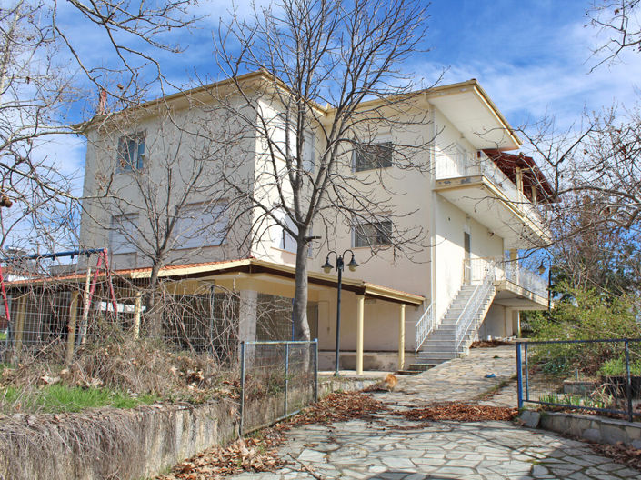 Image No.1-Propriété de 8 chambres à vendre à Katerini
