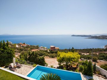 1 - Marathon, Villa