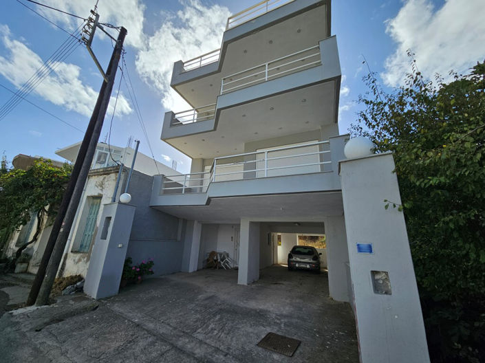 Image No.1-4 Bed Maisonette for sale