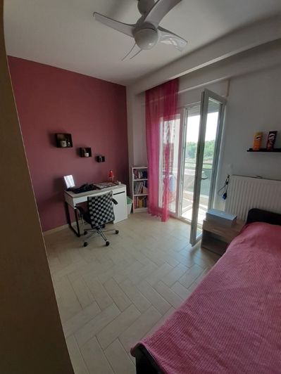 Image No.12-5 Bed Property for sale