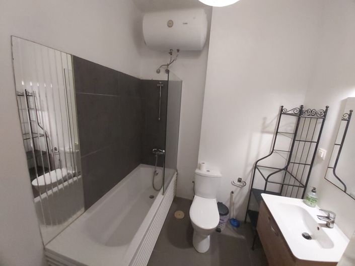 Image No.16-2 Bed Flat for sale