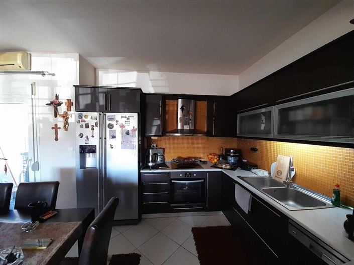 Image No.11-3 Bed Maisonette for sale