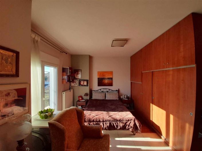 Image No.14-3 Bed Maisonette for sale