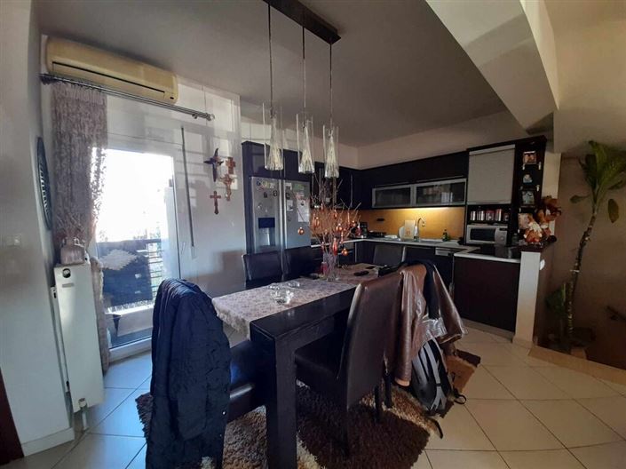 Image No.9-3 Bed Maisonette for sale