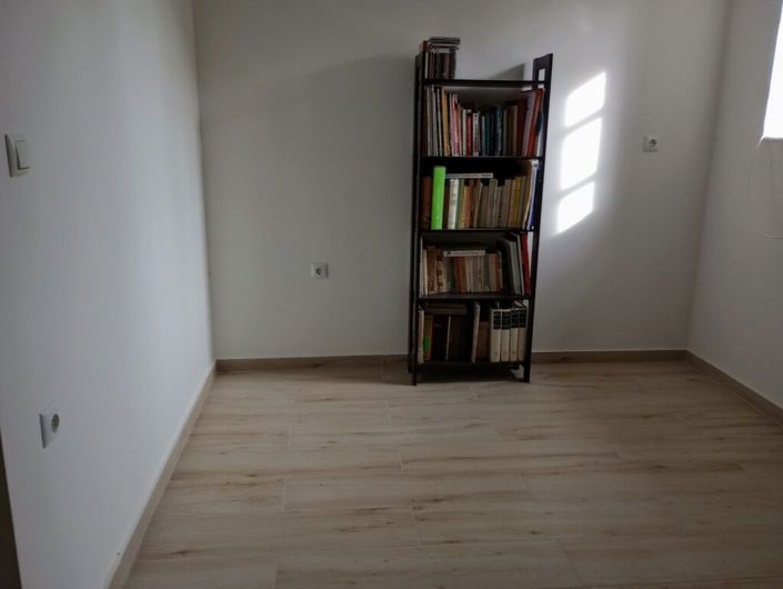 Image No.12-3 Bed Property for sale