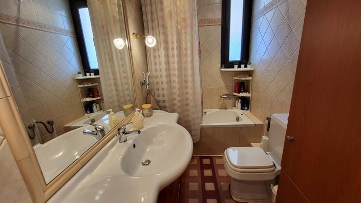 Image No.13-2 Bed Maisonette for sale