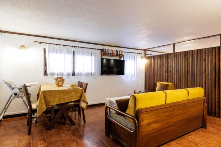 Image No.8-2 Bed Maisonette for sale