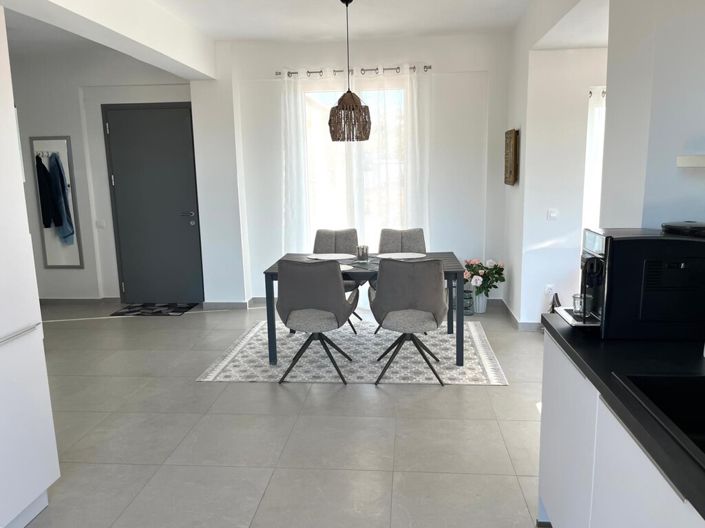 Image No.8-3 Bed Property for sale