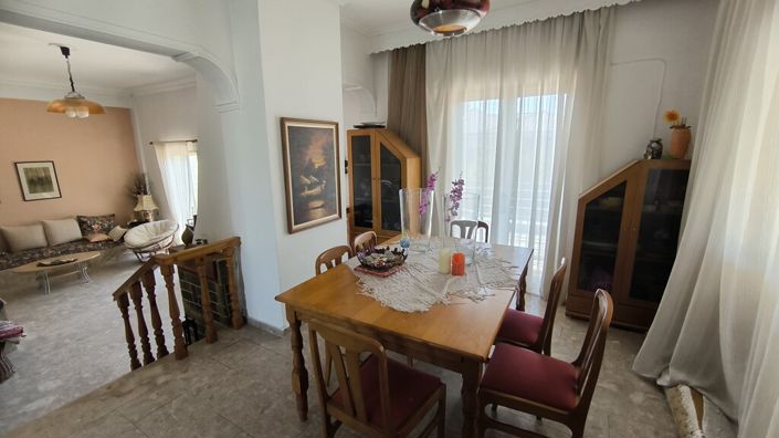 Image No.4-4 Bed Property for sale