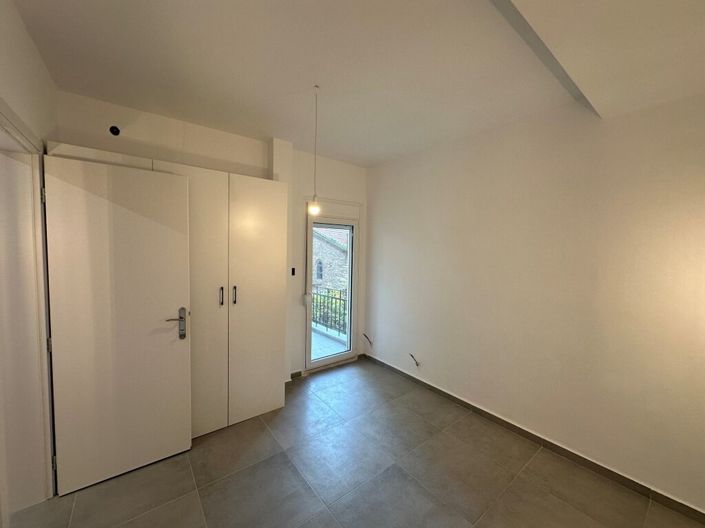 Image No.5-2 Bed Flat for sale