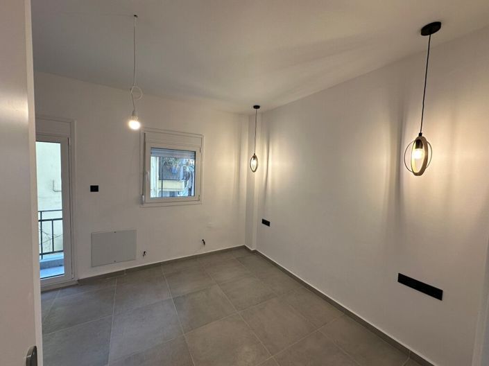 Image No.6-2 Bed Flat for sale