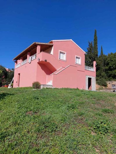 Image No.2-Propriété de 3 chambres à vendre à Sinarades