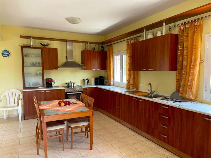 Image No.9-Propriété de 3 chambres à vendre à Sinarades