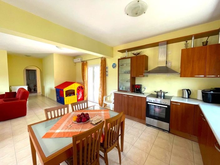 Image No.10-Propriété de 3 chambres à vendre à Sinarades