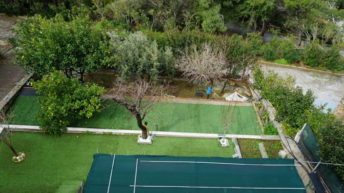 Image No.12-5 Bed Property for sale