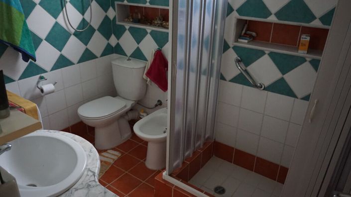 Image No.14-5 Bed Property for sale