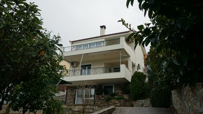 Image No.2-5 Bed Property for sale