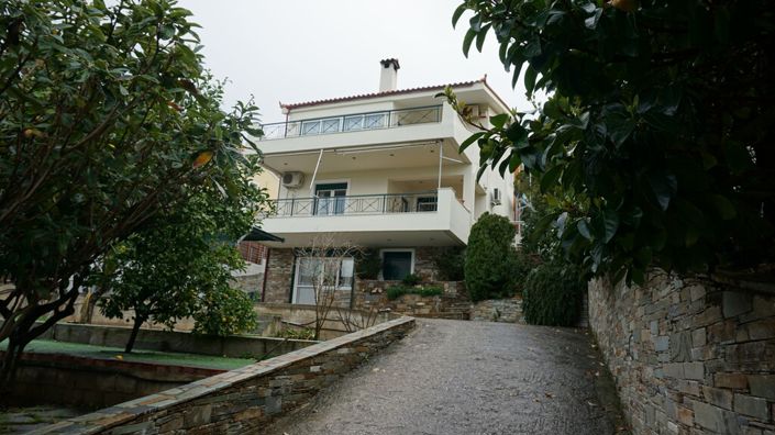 Image No.3-5 Bed Property for sale