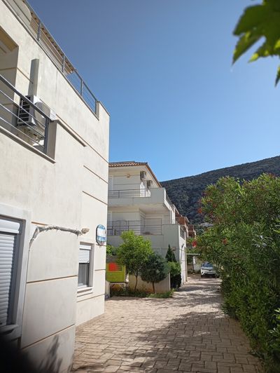 Image No.26-3 Bed Maisonette for sale