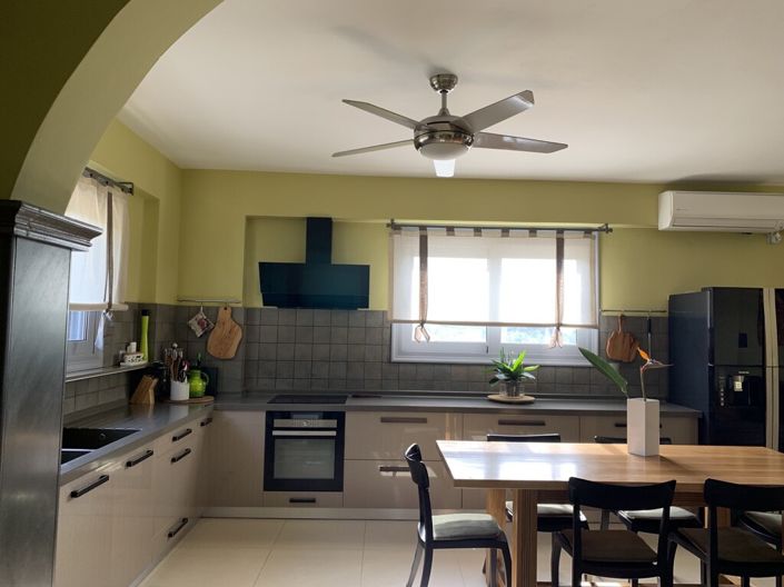 Image No.15-6 Bed Property for sale