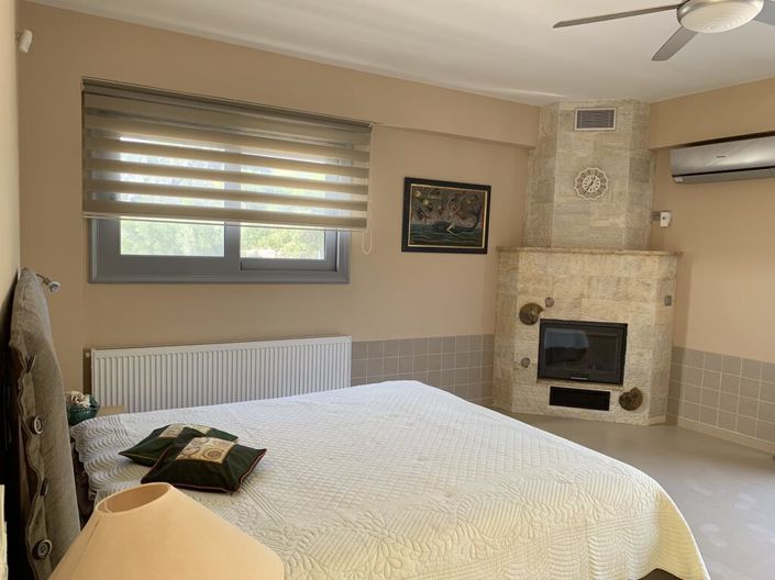 Image No.17-6 Bed Property for sale