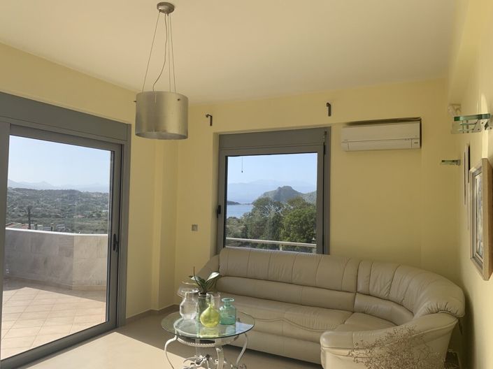 Image No.19-6 Bed Property for sale