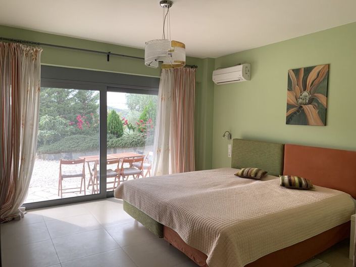 Image No.24-6 Bed Property for sale