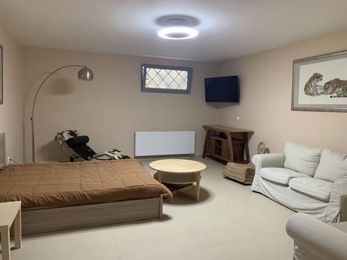 Image No.25-6 Bed Property for sale