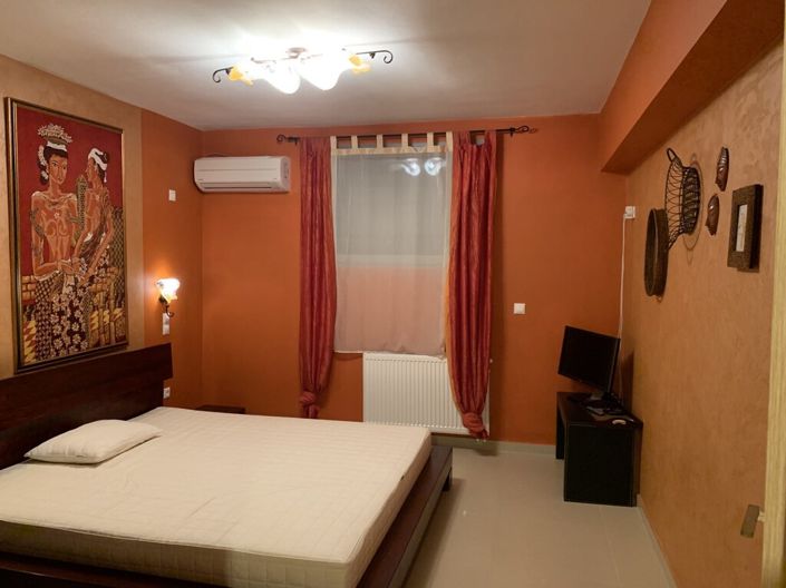 Image No.27-6 Bed Property for sale