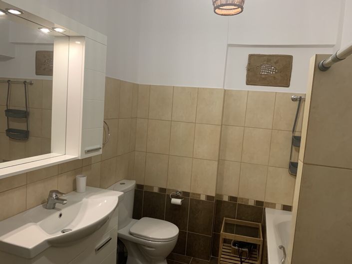 Image No.28-6 Bed Property for sale