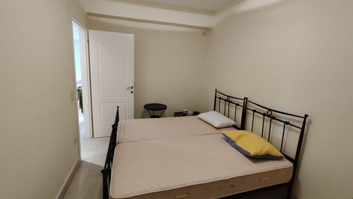 Image No.20-6 Bed Property for sale